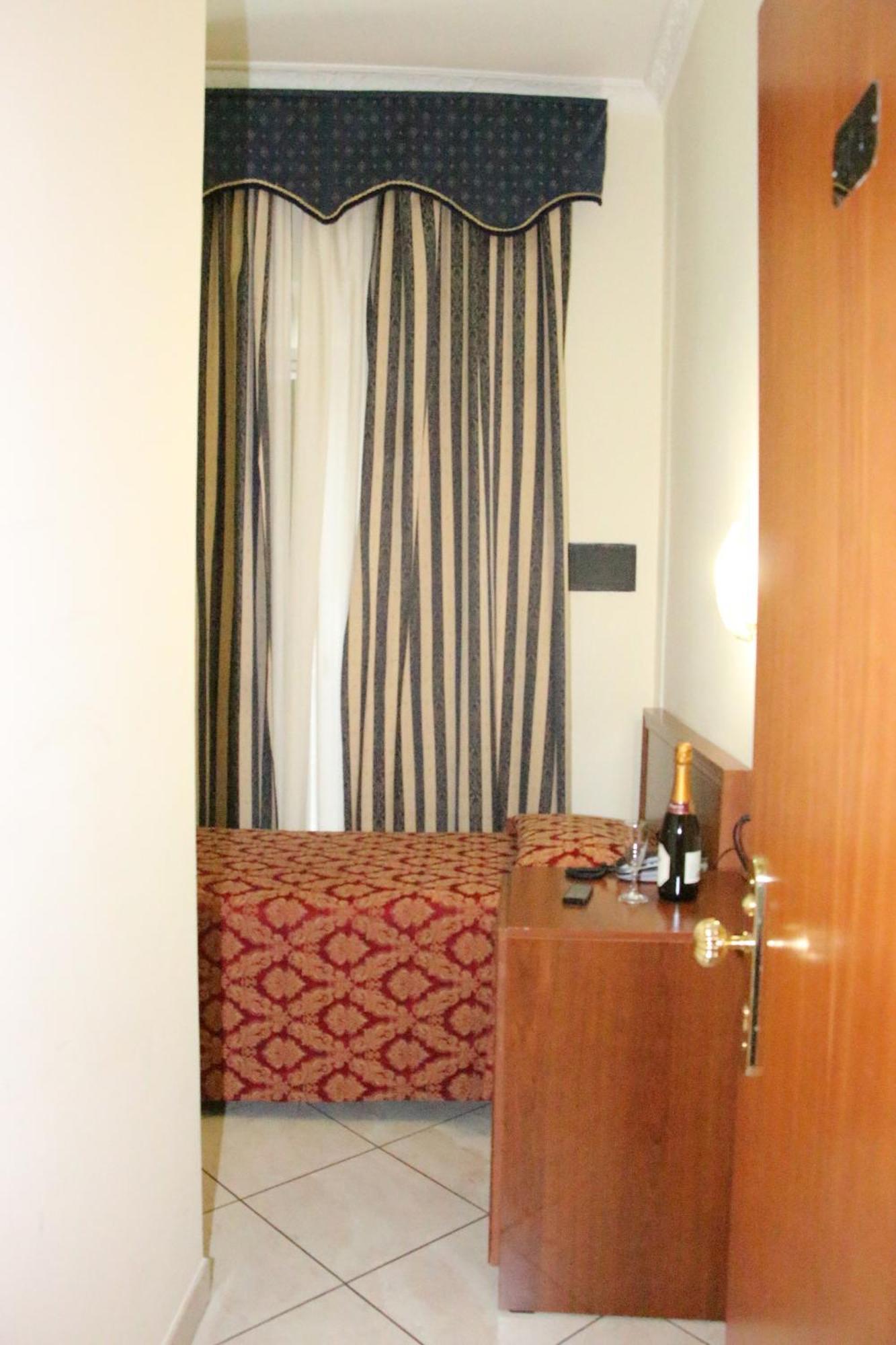 Hotel Mirage Roma Esterno foto